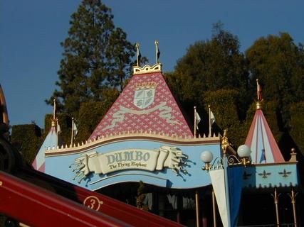 Dumbo ride<br>Location: <a href="https://www.google.com/maps/search/?api=1&query=33.81361,-117.91894" target="_new">Disneyland</a>